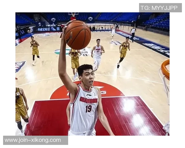 狄龙生强势反击小波特上演精彩双手暴扣展现老将风采