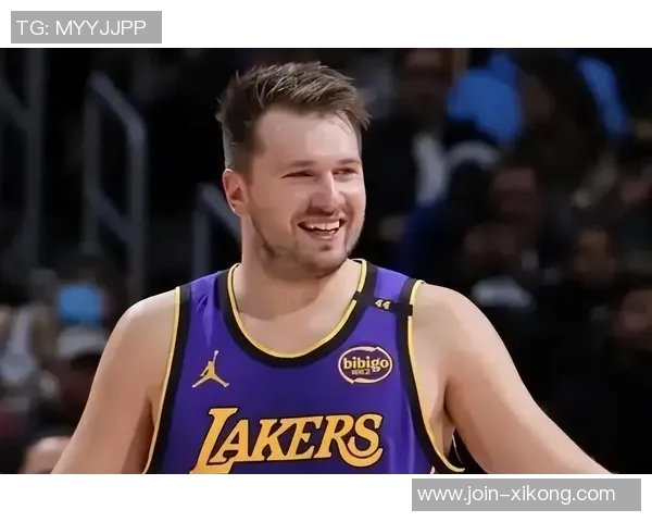 东契奇盛赞詹姆斯重振比赛风采其高效表现令人叹服无所不能